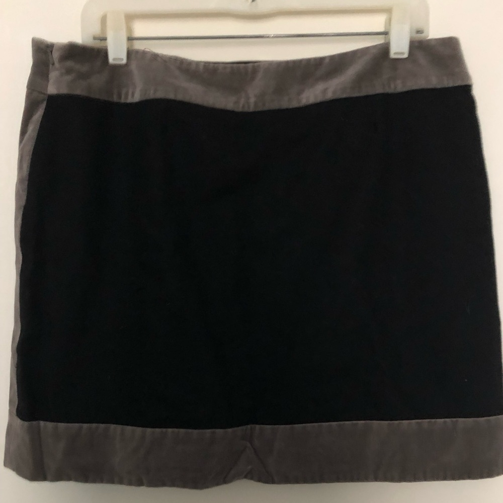 Kenneth Cole Black velvet skirt with gray trim